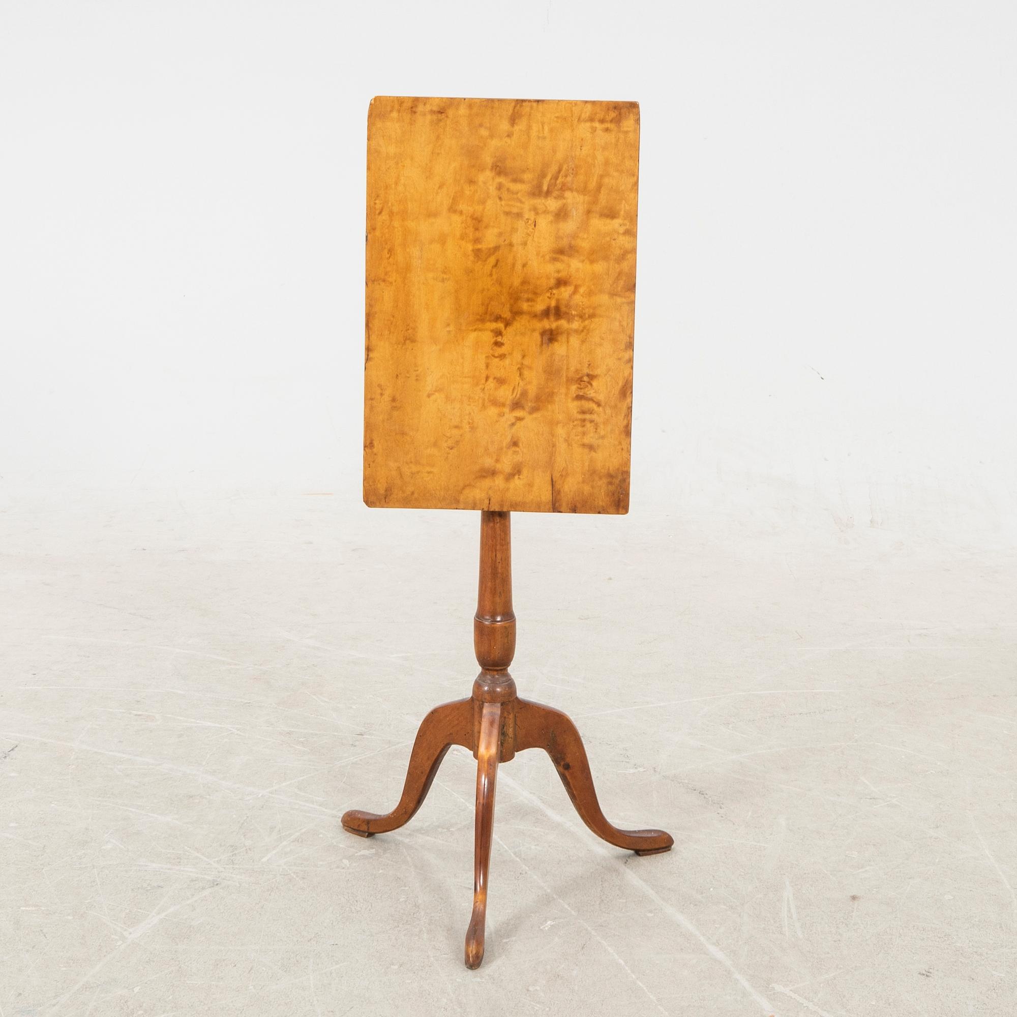 Folding table Mälardalen around 1800.