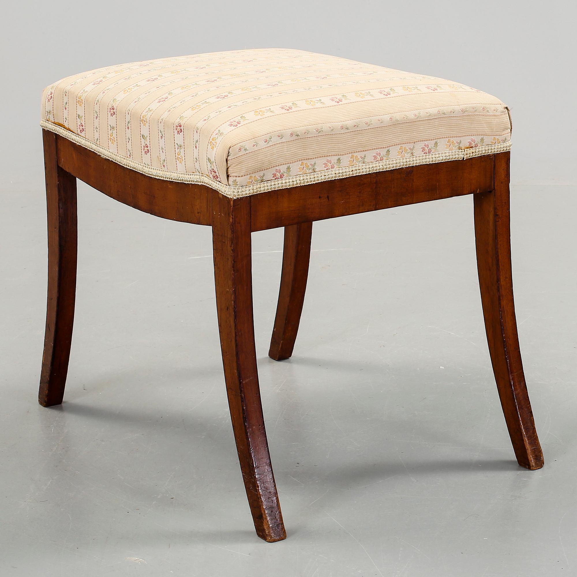 TABURETT, Karl Johan, 1800-talets första hälft.