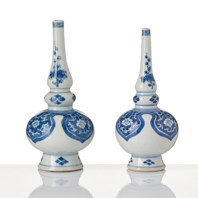 Two blue and white rose water sprinklers/vases, Qing dynasty, Kangxi (1662-1722).