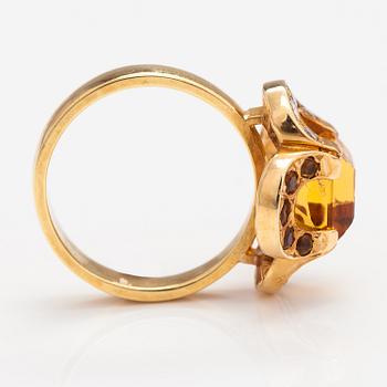 An 18K gold ring "Catherine Jagiellon" with citrines and ca 0.37 ct of diamonds. Ofelia Jewelry, Helsinki 1998.