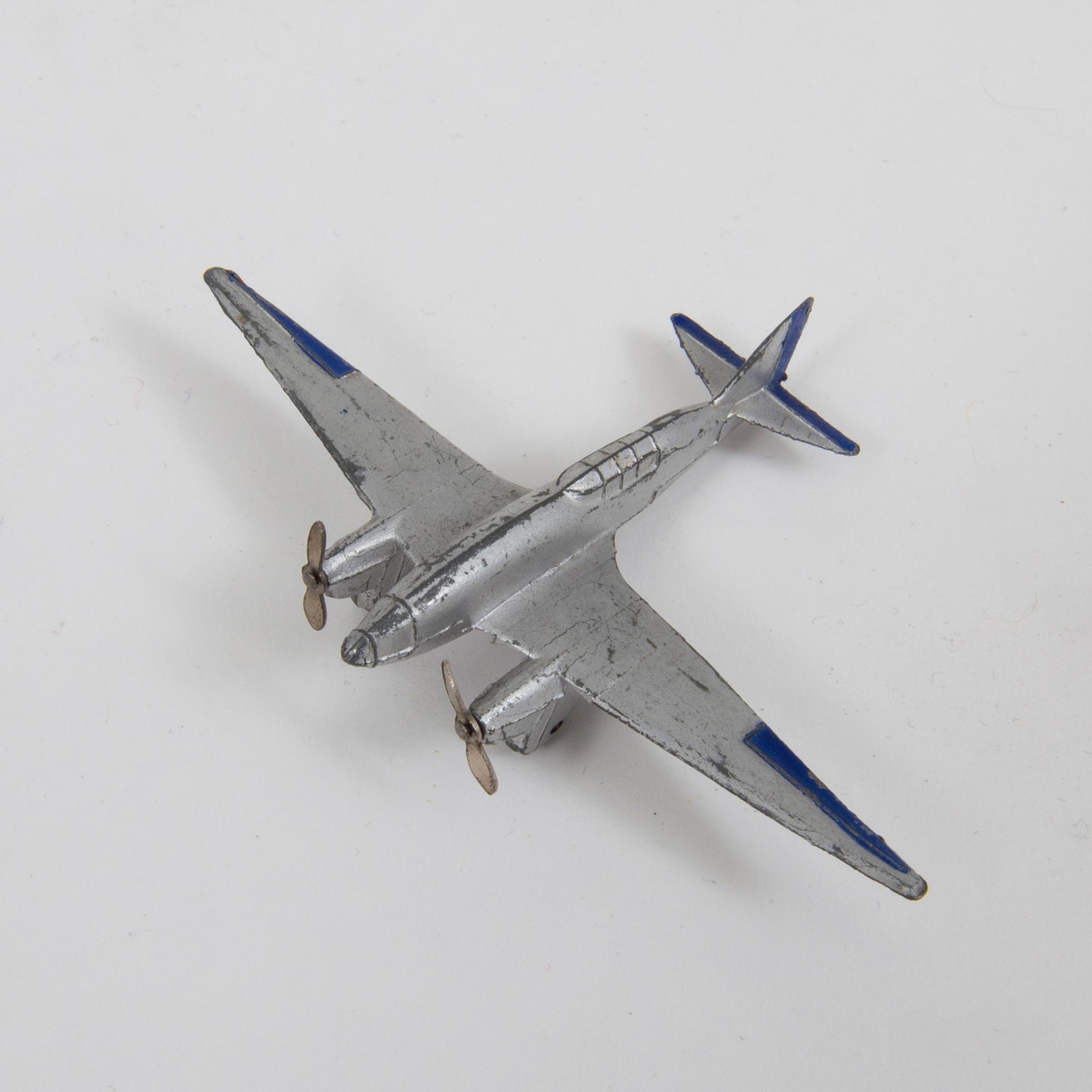 A Dinky Toys "Aeroplanes no 60" gift set, England, c. 1935.