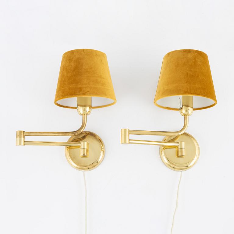 A pair of brass wall lamps, second half of the 20th century.