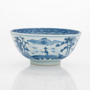 A large blue and white porcelain dish and a bowl. China, late Qing dynasty.