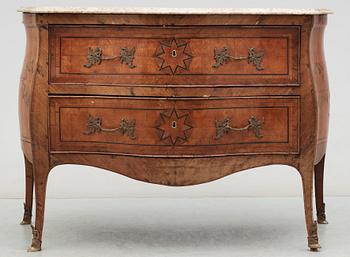 BYRÅ, italiensk rokokostil, 1900-tal.