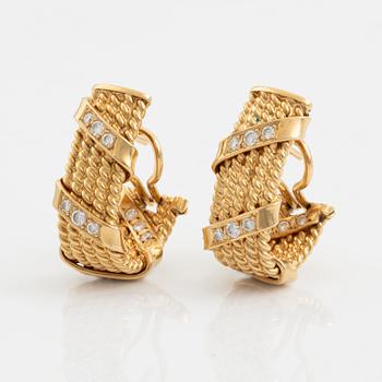 Örhängen, kreoler, guld med briljantslipade diamanter.
