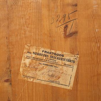 KLÄDSKÅP, 1900-talets början.