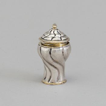 179. A Swedish 18th century parcel-gilt silver snuff-bottle, mark of Abraham Carré, (Stockholm 1676-1707).