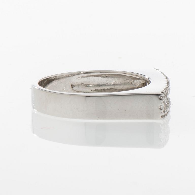 RING, 18K vitguld, diamanter totalt 0,56 ct. Vikt 6,5 g.