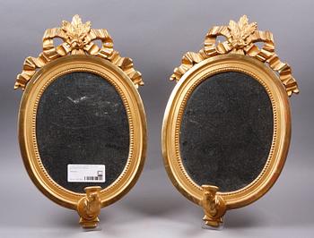 SPEGELLAMPETTER, ett par, gustaviansk stil, 1900-talets första hälft.