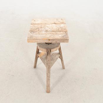 Easel and chevalet, early 20th century.