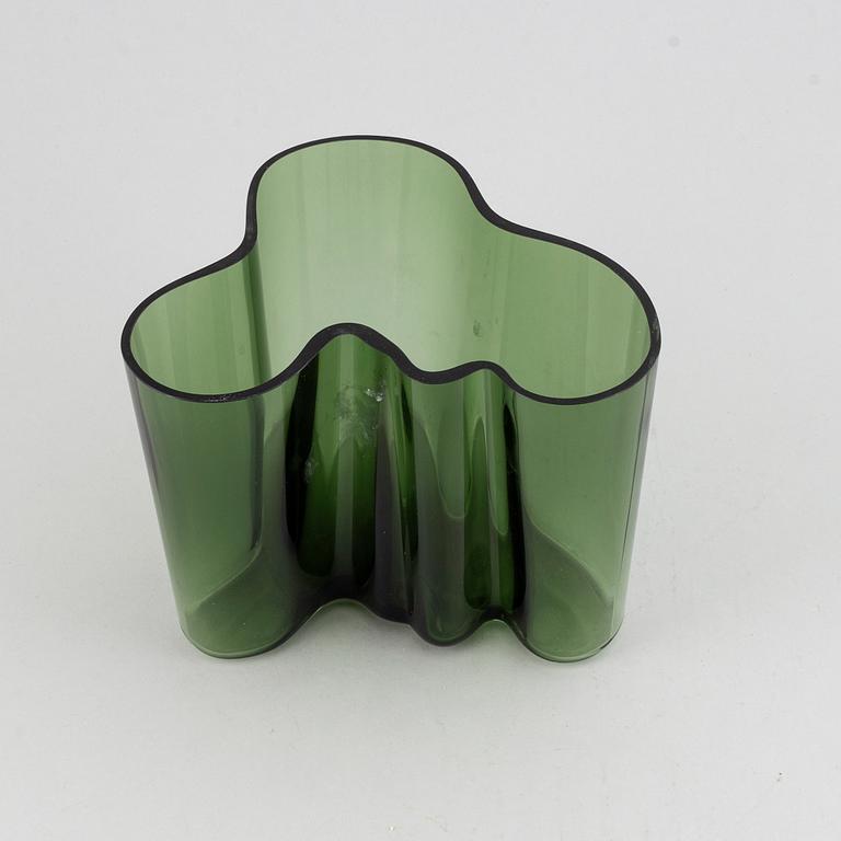 ALVAR AALTO, 'Savoy' 50-year jubilee glass vase, signed A. Aalto 1936-1986 Iittala 5018/8000.