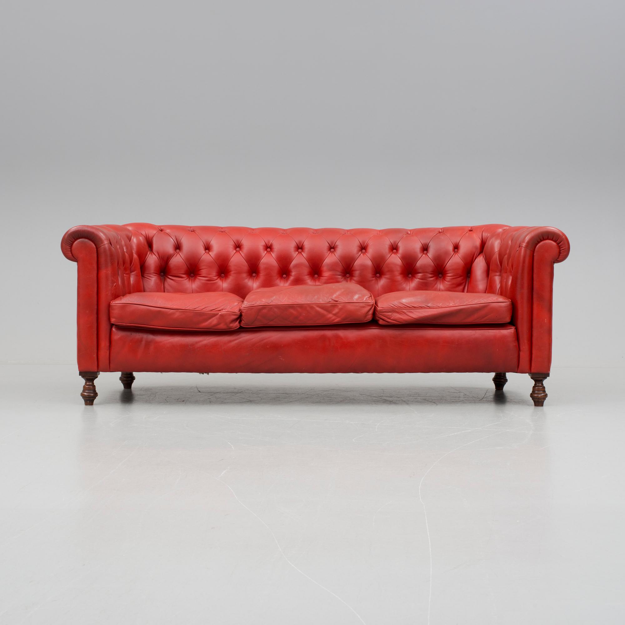 SOFFA, Chesterfield-modell, Furnwood 1900-talets andra hälft. England.