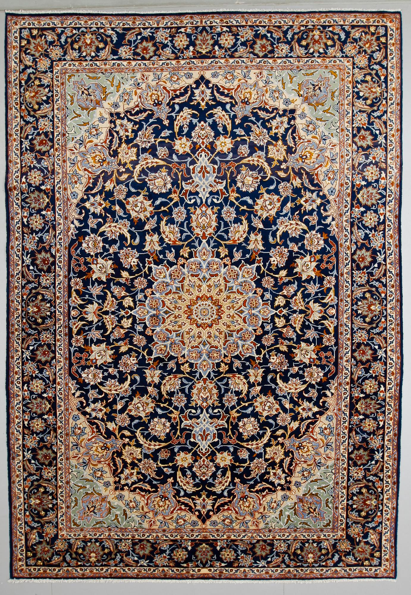 MATTA, Nadjafabad, ca 382 x 263 cm.