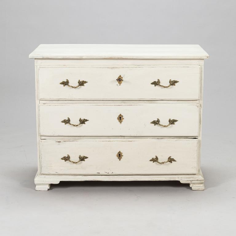 A mid 18th Century chest of drawers.
