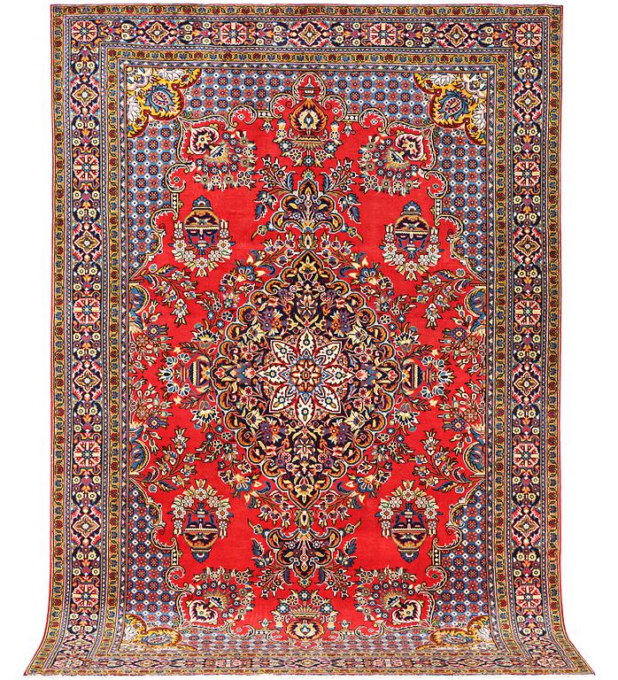 A Golpaygan carpet, c. 320 x 210 cm.