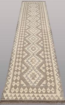 GALLERIMATTA, Kelim, ca 367 x 83 cm.