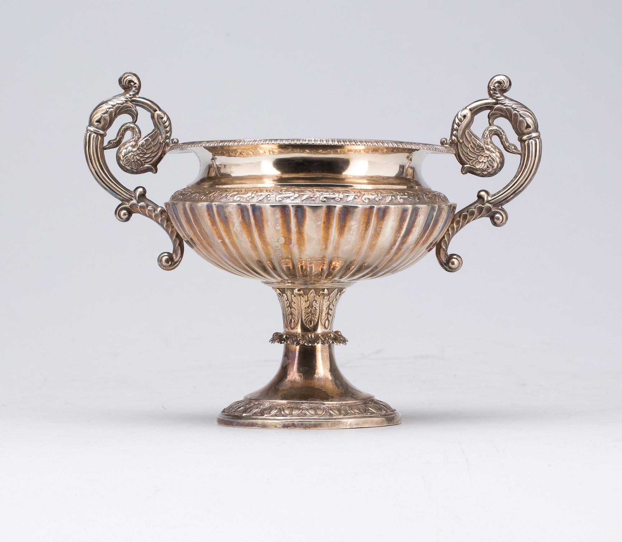 KONFEKTSKÅL, silver, Danmark, 1831/40. Vikt ca 300 g.