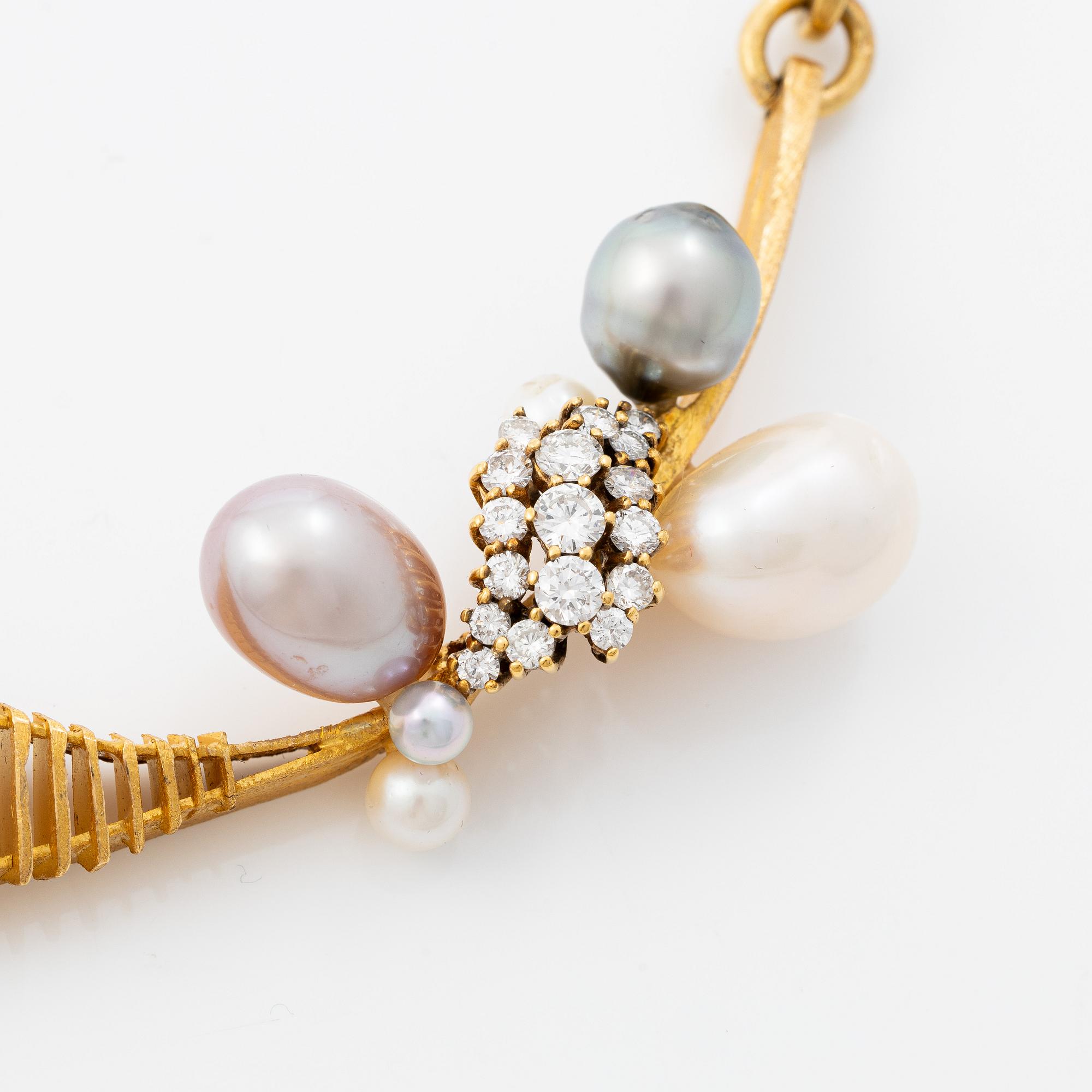 Karlheinz Sauer a necklace 18K gold and opal with cultured pearls and round brilliant-cut diamonds.