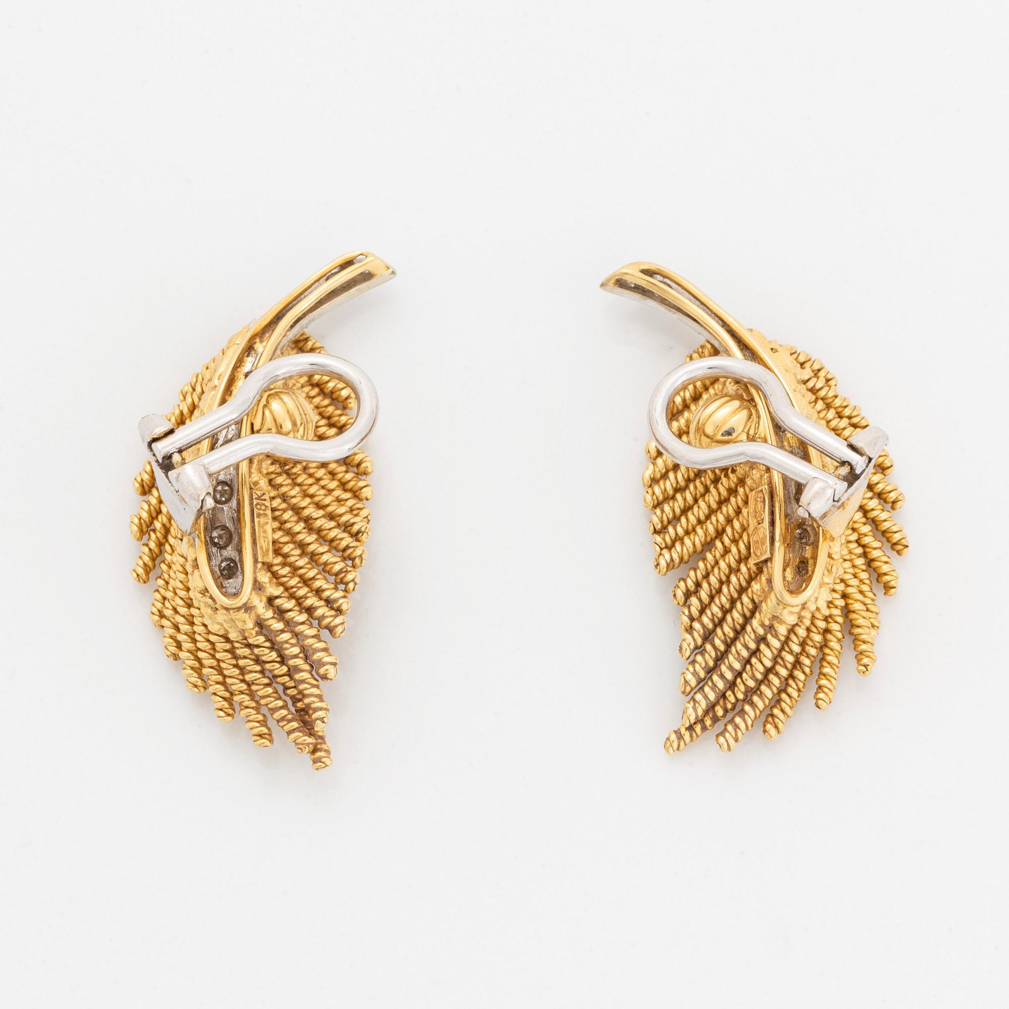 Ett par örhängen 18K guld med åttkantslipade diamanter.