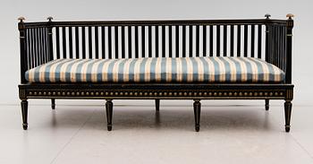 SOFFA, sengustaviansk, omkring år 1800.