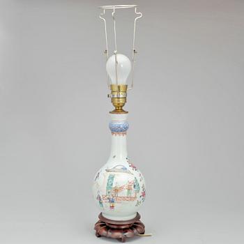 BORDSLAMPA, porslin, Kina, Qingdynastin 1700-tal.