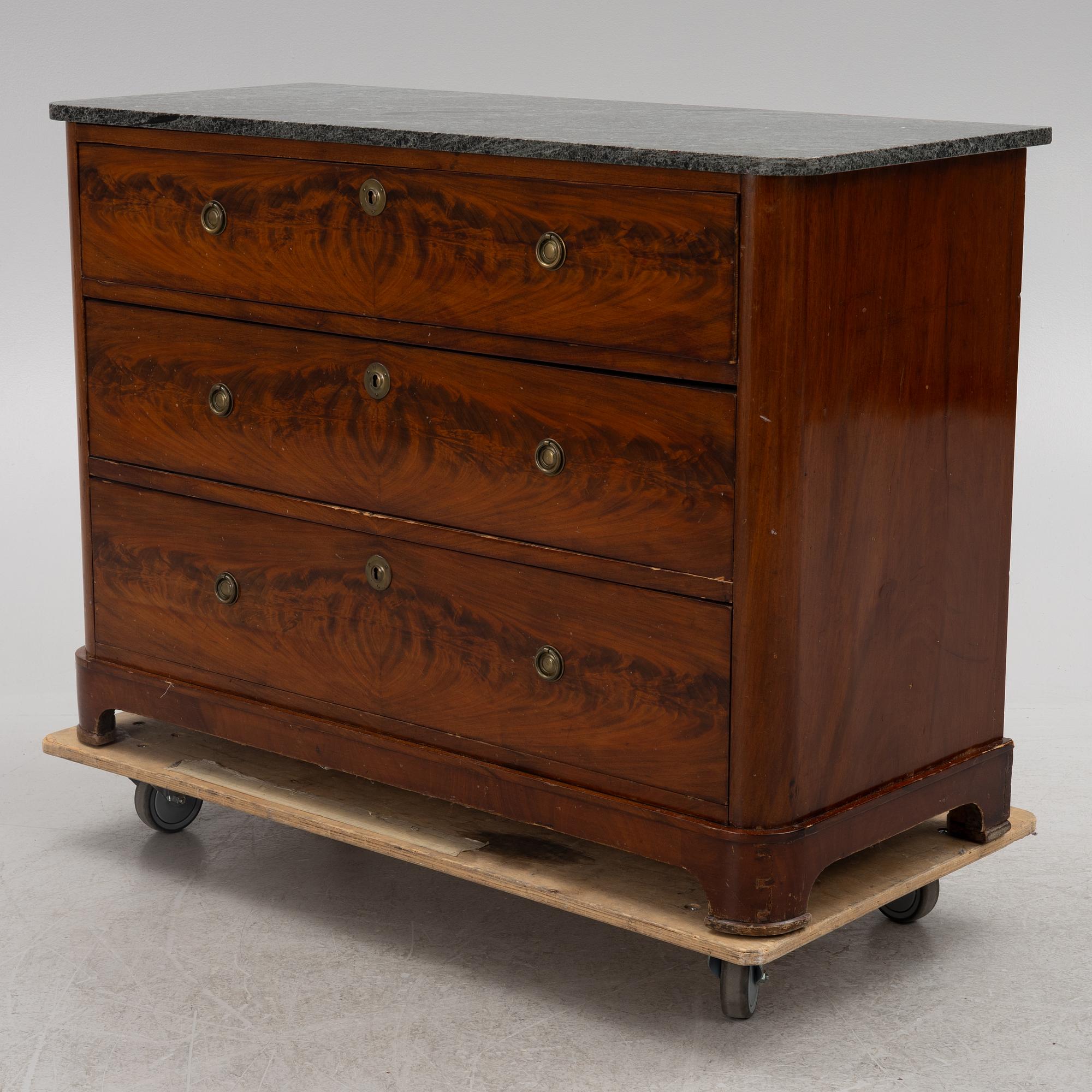 Chest of drawers, 19th century.