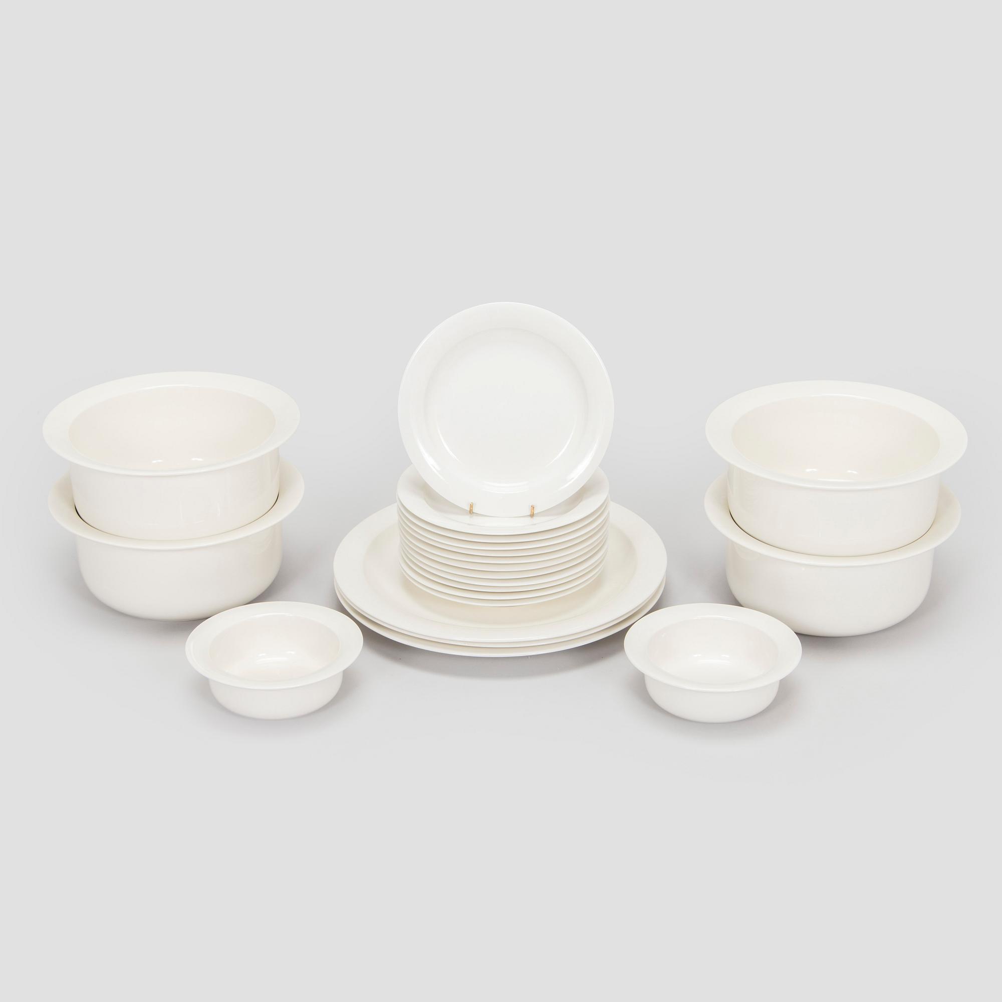 Inkeri Leivo, A 21-piece porcelain tableware set, 'Arctica' Arabia Finland.