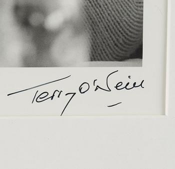 TERRY O'NEILL, gelatinsilverfotografi signerad och numrerad 24/50.