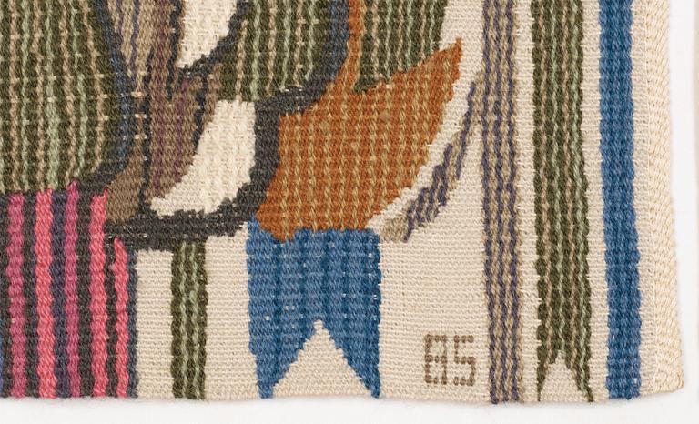 TEXTILES, 3 pieces. "Vindruvor", "Oktober" as well as "Tulpan". 34,5 x 35,5, 40 x 30, 34 x 39,5 cm. Designed and signed by Barbro Sprinchorn.