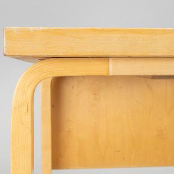 Alvar Aalto, drop-leaf table, model DL82, O.Y. Huonekalu- ja Rakennustyötehdas A.B., mid-20th century.
