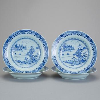 TALLRIKAR, 4 stycken snarlika, porslin, Kina, 1700-tal.