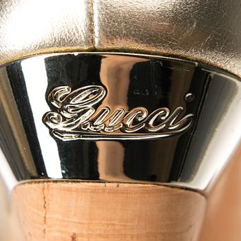SKOR, Gucci.