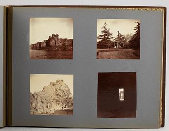 FOTOALBUM,   MEDELHAVSKRYSSNING 1905-06 MED KORVETTEN FREJA.