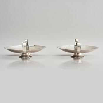 Two sterling silver bowls with handles, Atelier Borgila, designed by Erik Fleming, Stockholm 1930.