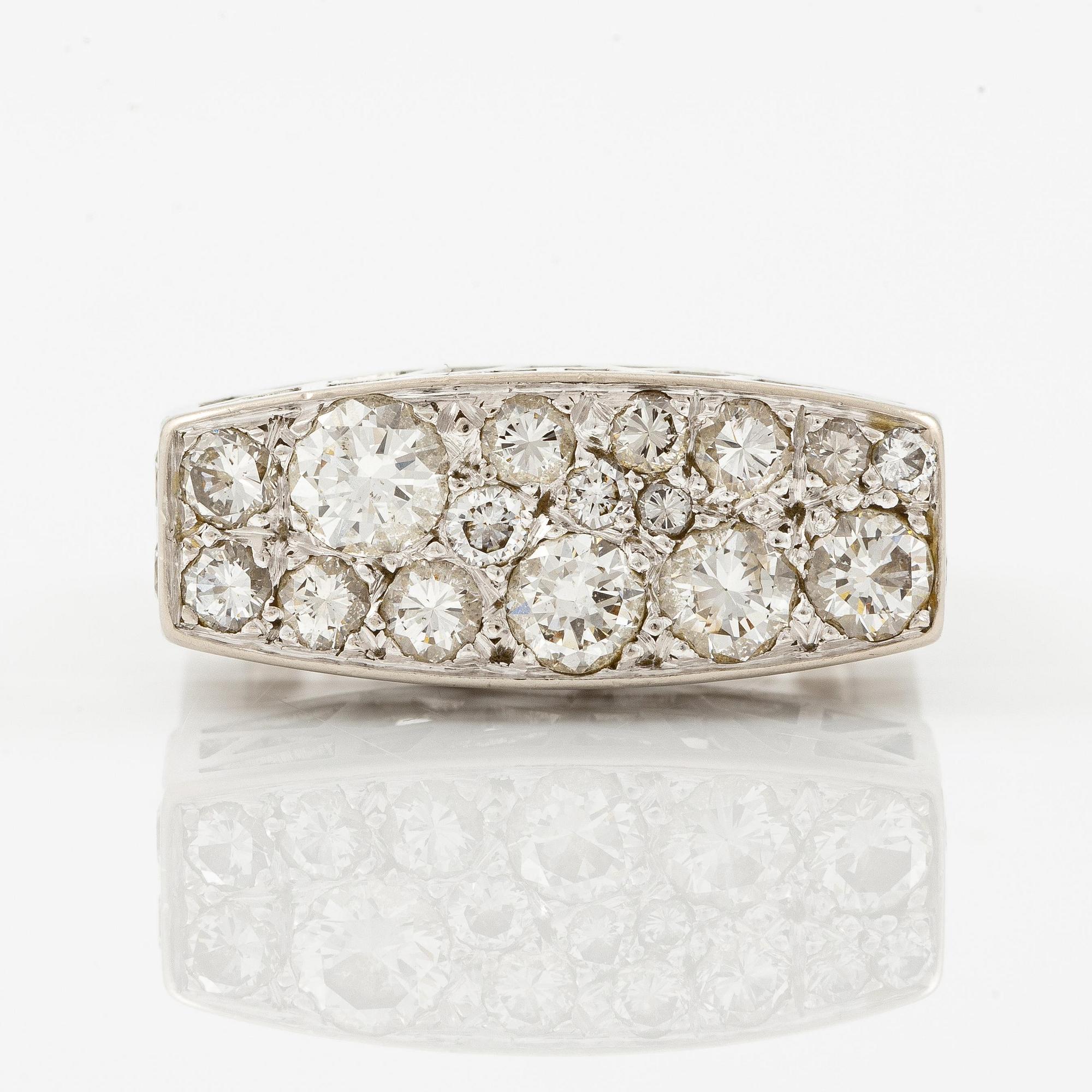 Rey Urban, a ring, 18K white gold set with round brilliant-cut diamonds, Stockholm 1966.