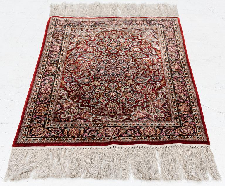 Carpet, silk, approx. 95 x 63 cm.
