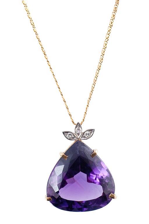 AN AMETHYST PENDANT.