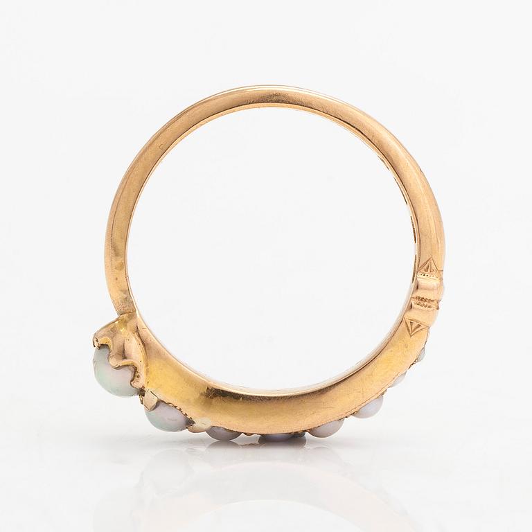 Ring, 18K guld med odlade pärlor, Helsingfors 1995.