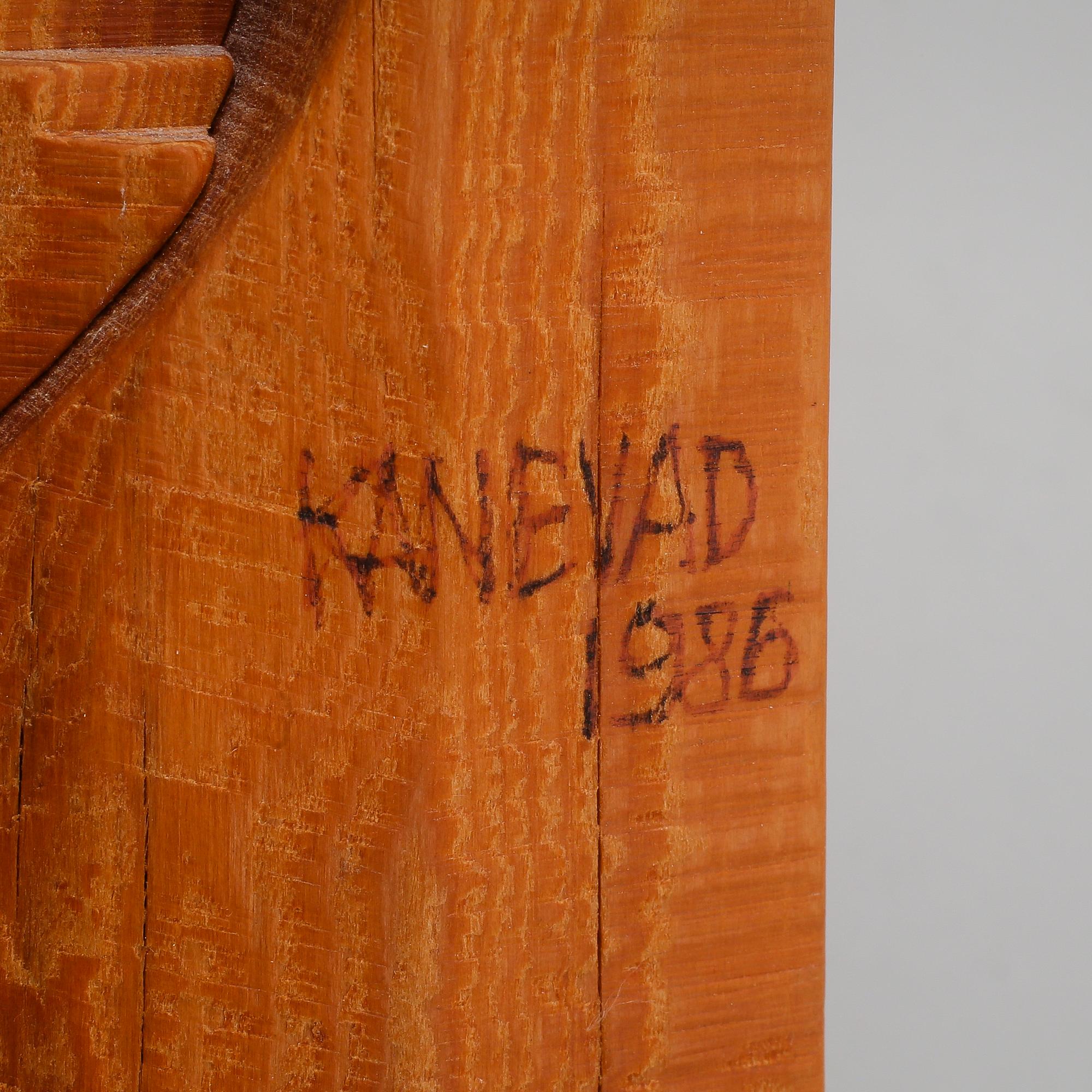GUNNAR KANEVAD, skulptur, skuret trä, signerad och daterad 1986.