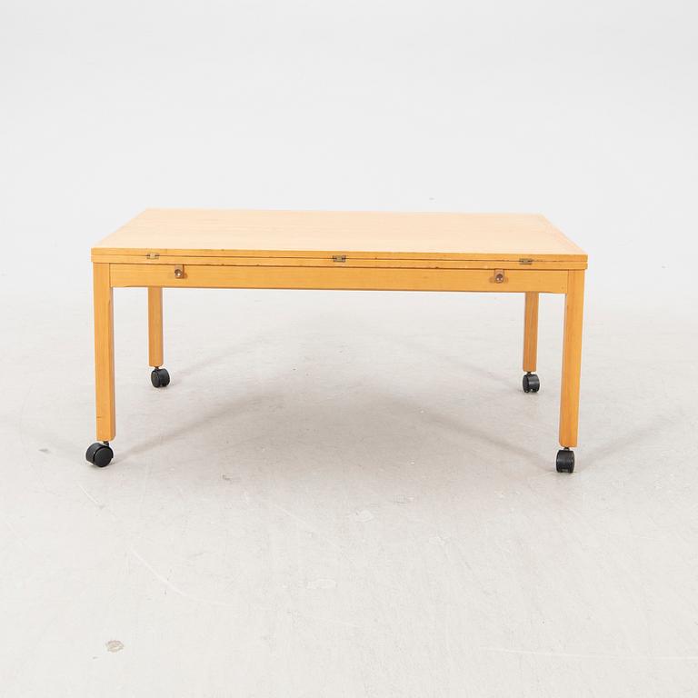 Børge Mogensen, an oak coffee table, model 5362, Fredericia Stolefabrik.