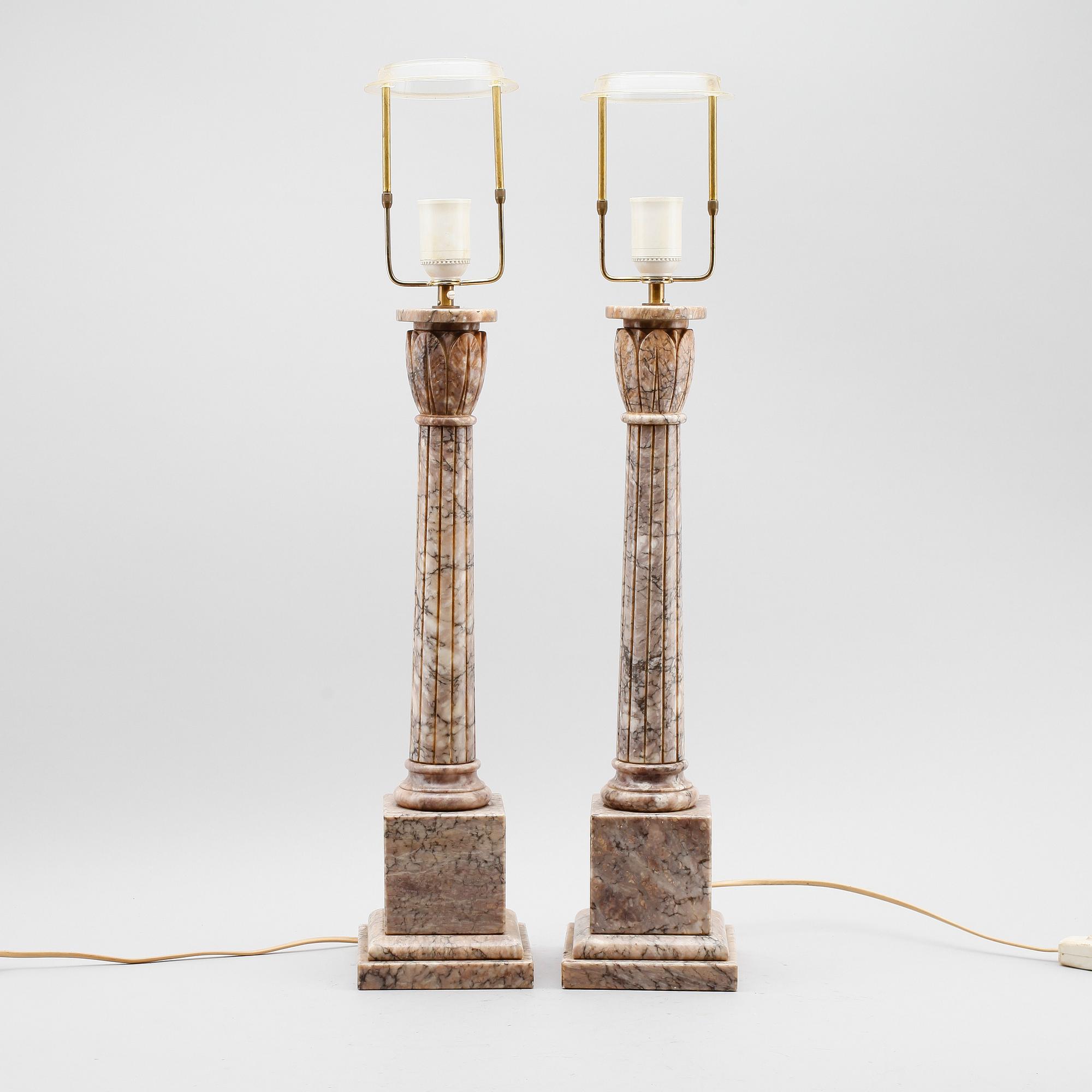 BORDSLAMPOR, 1 par, alabaster, gustaviansk stil, 1900-talets mitt.