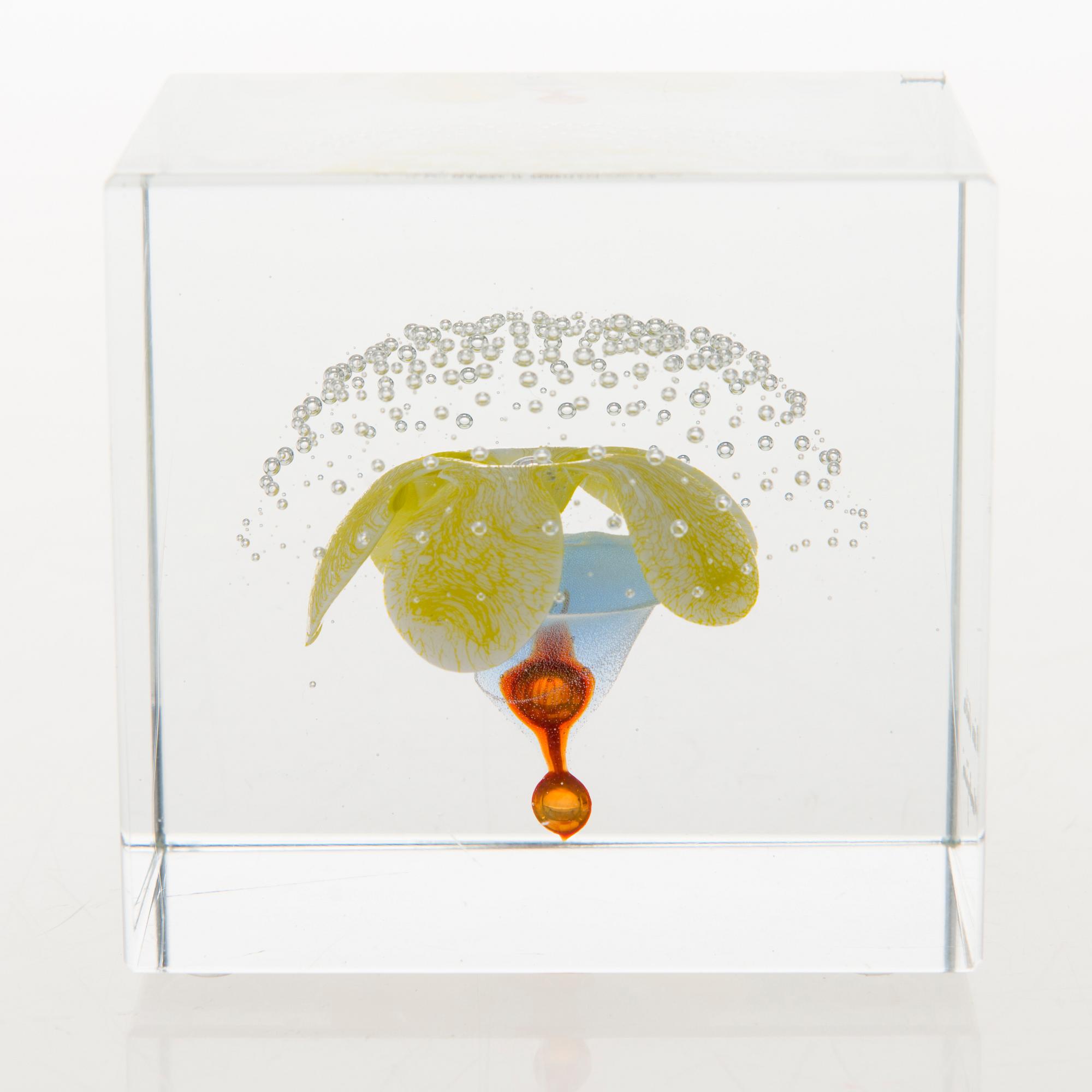 OIVA TOIKKA, An annual glass cube, signed Oiva Toikka Nuutajärvi.