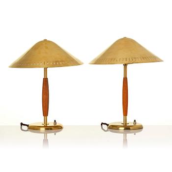 Harald Notini, bordslampor, ett par, modell "15296", Arvid Böhlmarks Lampfabrik, Stockholm, 1940-tal.