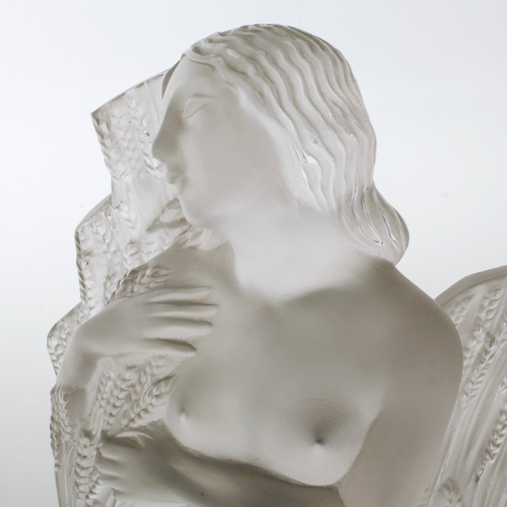 A glass sculpture from Lalique in France from the second half of the 20th century.