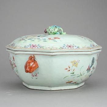 TERRIN, porslin, Qingdynastin, Qianlong (1736-95).