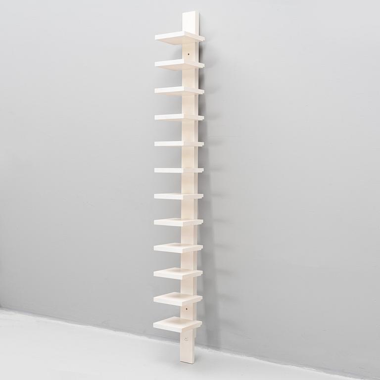 John Kandell, hylla, "Pilaster", Källemo, formgiven 1989.