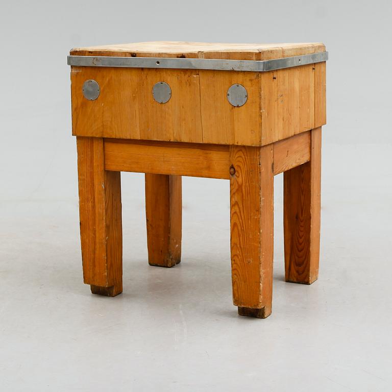 SLAKTBÄNK / HUGGKUBBE, 1900-tal.