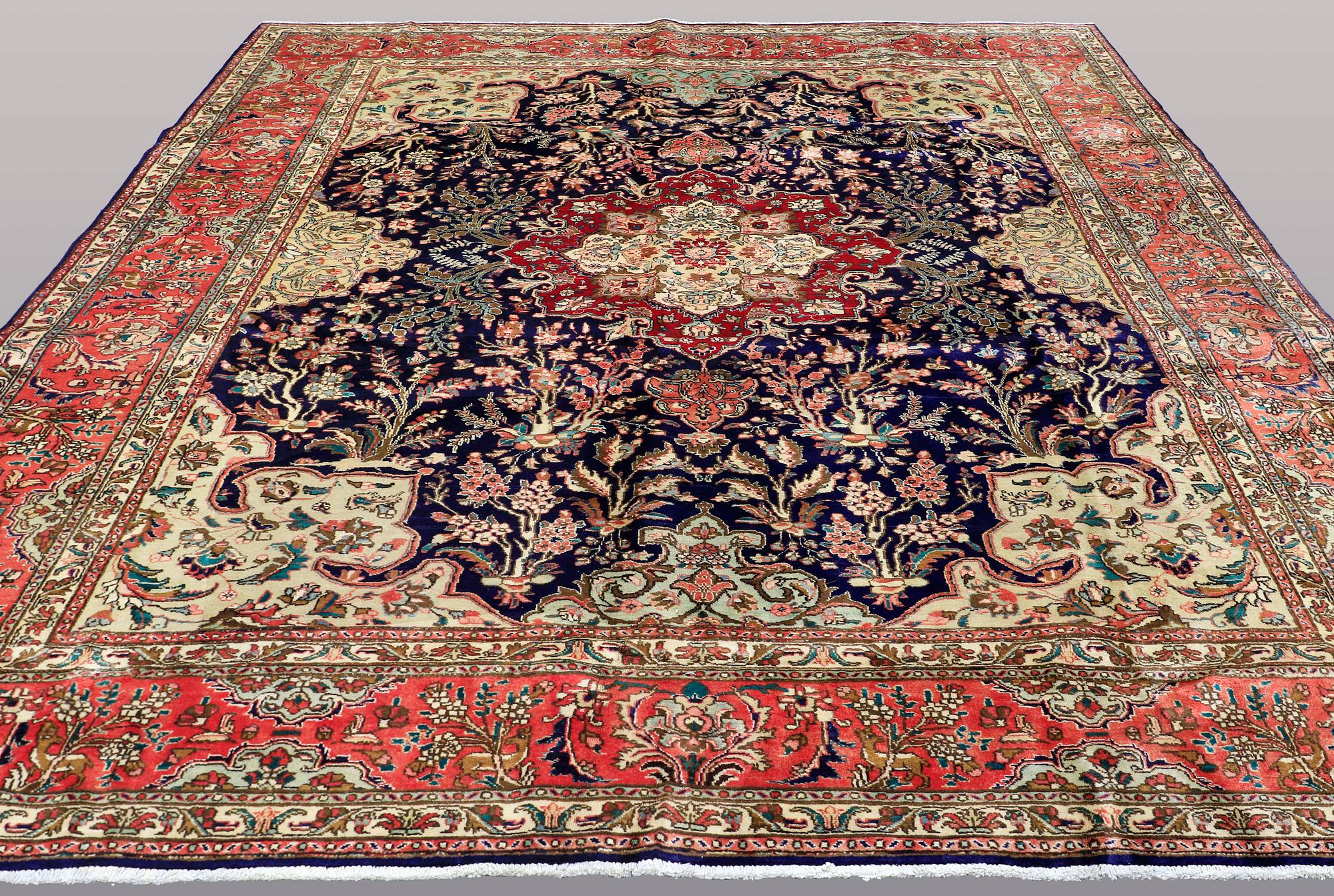 MATTO, Tabriz, ca 385 x 300 cm.