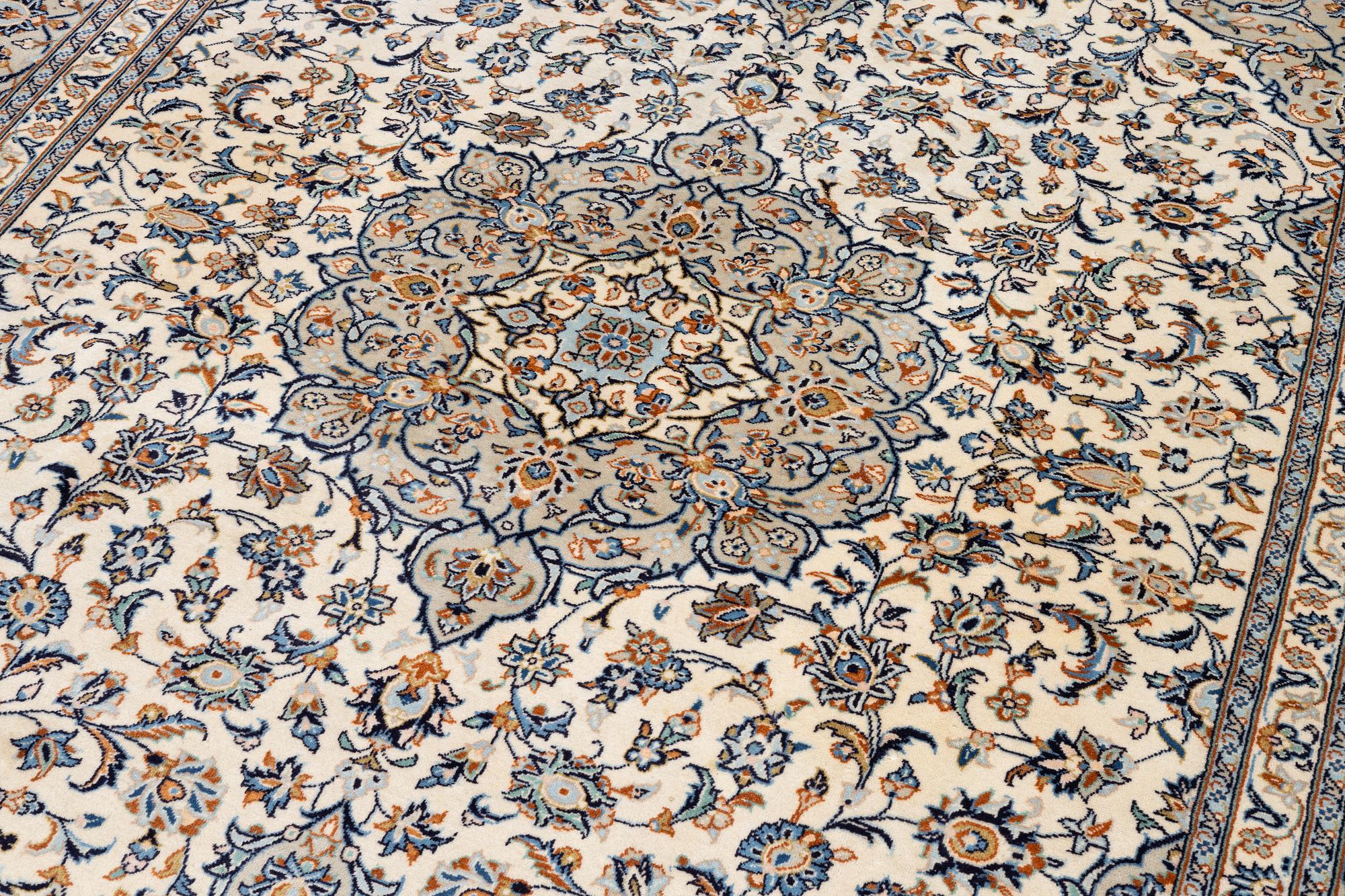 Matta, Keshan, ca 408 x 392 cm.