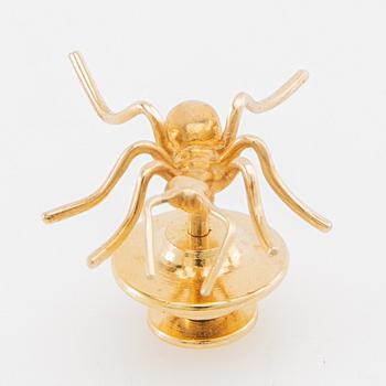 Olle Ohlsson, brooch in the form of an ant, 18K gold and yellow metal.